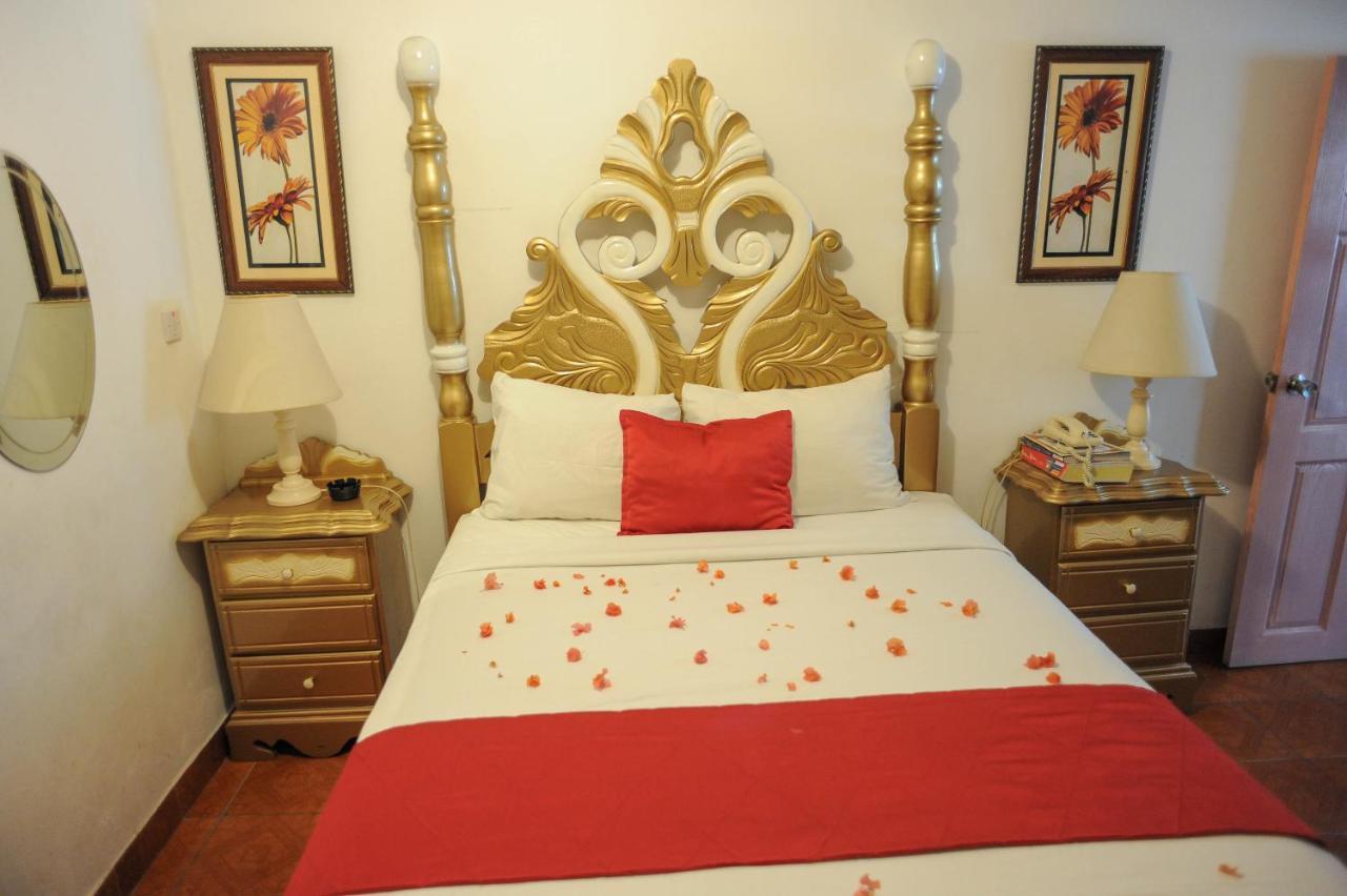 Glorianna Hotel Бухта Монтего Экстерьер фото